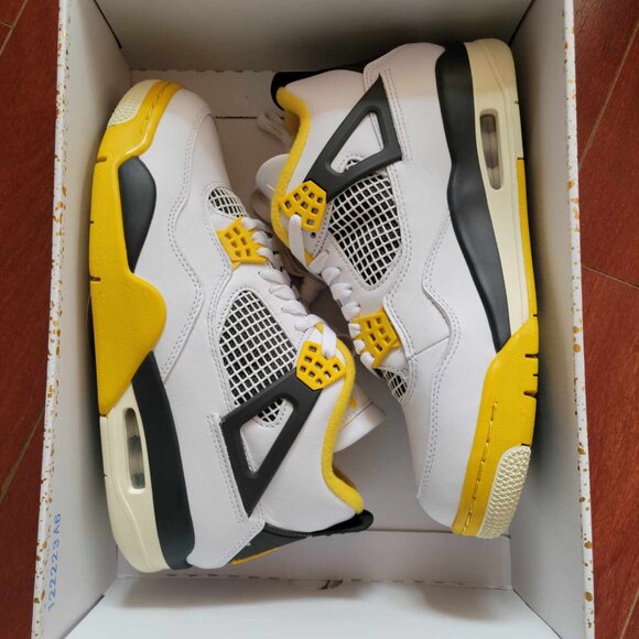 Womens Jordan 4 Retro - Vivid Sulfur - Picture 2 of 7